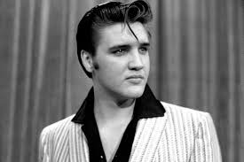 Un ricordo a 47anni dalla morte di Elvis Presley: Il Re Immortale del Rock 'n' Roll e il Suo Eco Eterno"